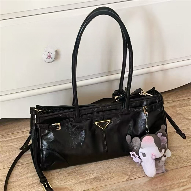 High-Quality Foreign Trade Guangzhou P Brand Lush Solf Oil Wax Leather Long Handle Underarm Women's Baguette Genuine Leather Tote Shoulder Bag