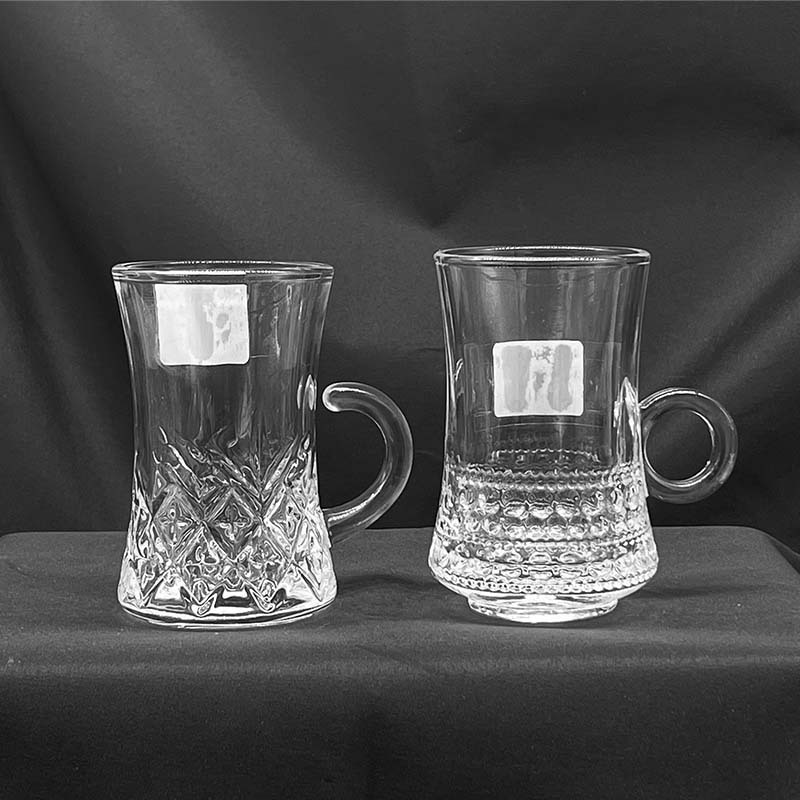 Juego de tazas de café turco Taza de vidrio a rayas verticales Taza de té de flores de estilo europeo Taza de agua para el hogar Taza de té exquisita de alta gama
