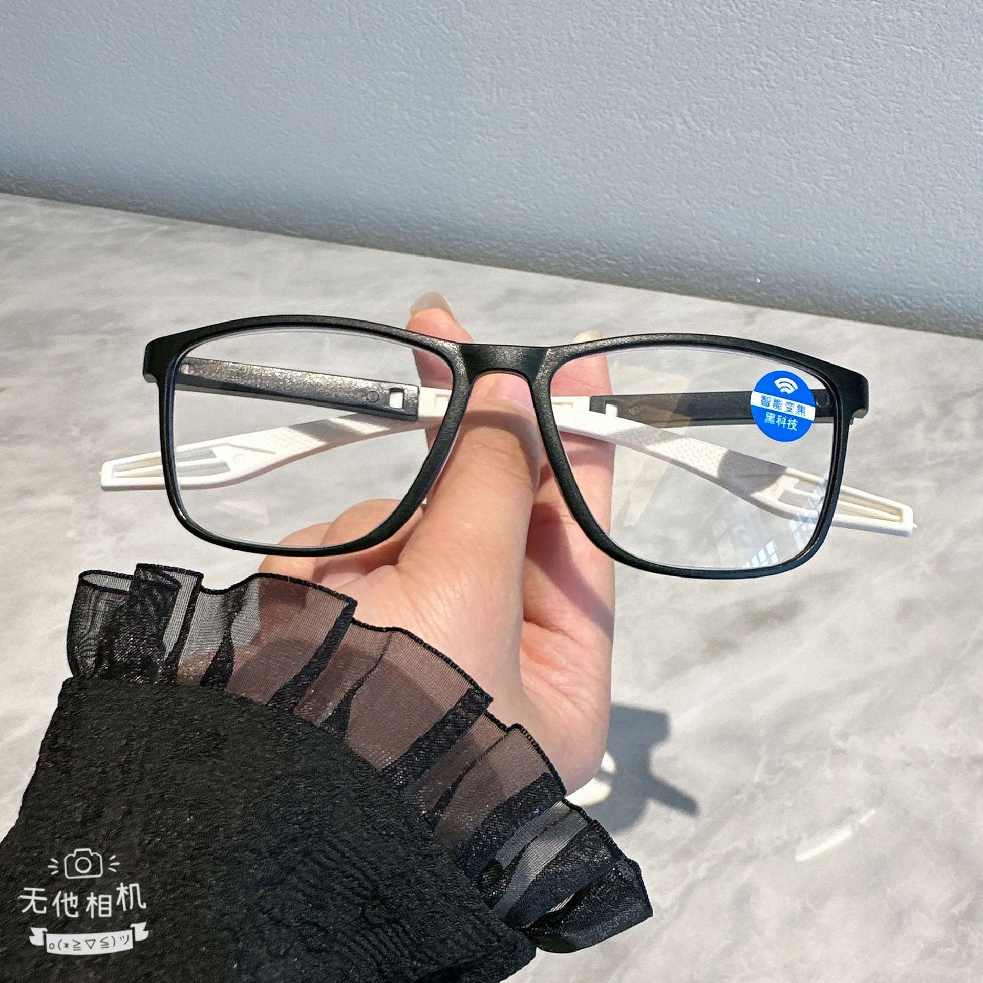 블랙 프레임 화이트 다리 1001