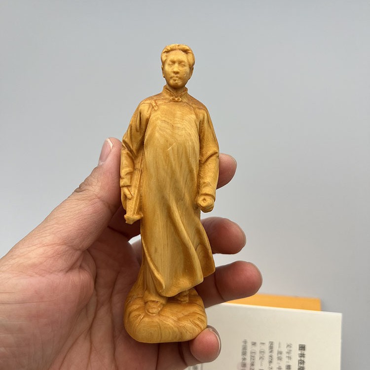 Estatuas de madera de ciprés de acantilado de gran hombre de todo el cuerpo de la estatua de jóvenes en la casa sala de estar decoración de gabinete de televisión artesanía decoración de la sala de estar regalo