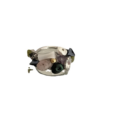 A versatile and lightweight luxury ring for women featuring freshwater pearls, designed in a French Baroque style with a shell tassel, exuding a sophisticated and elegant charm.