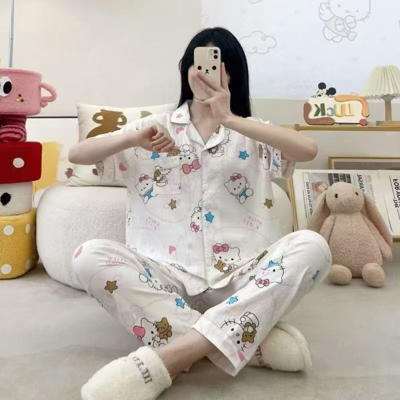 Al por mayor transfronterizo 2026 verano nuevo algodón nublado pantalones de manga corta pijama cardigans con solapa dibujos animados oso ropa para el hogar