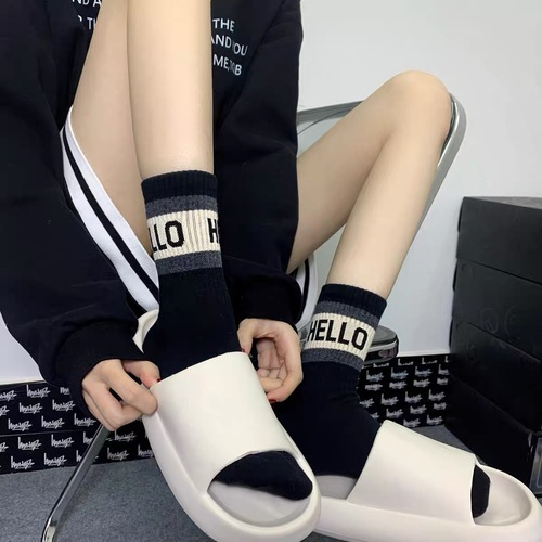 Trendy brand HELLO letter socks for men and women, sports mid-calf socks, simple striped skateboard socks, sweat-absorbent cotton stockings