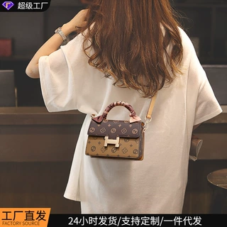 包包2026新款斜挎手提小包通勤高端大气轻奢小众百搭高级感女包