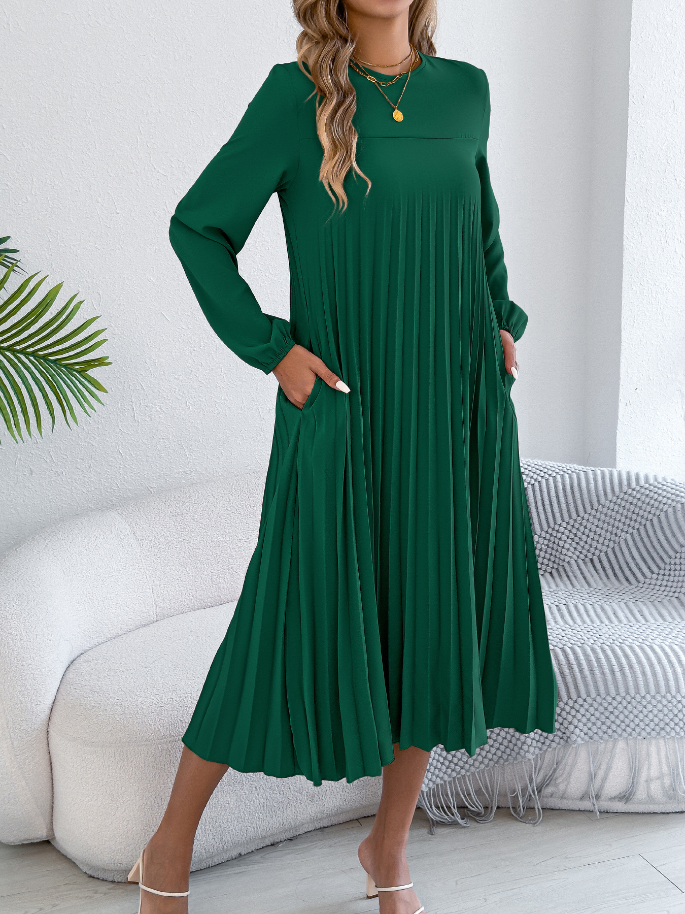 Casual Solid Color Long Sleeved Pocket Pleated Dress For Women. No Necklaces, Belts, Or Other Accessories_ecoleips.com