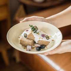 奶油色陶瓷深盘圆形盘子现货批发家用甜品盘简约餐具纯色菜盘餐盘