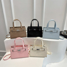 ���l�r���p������С����Ů��2025���¿����μ�P���ͨ��б���