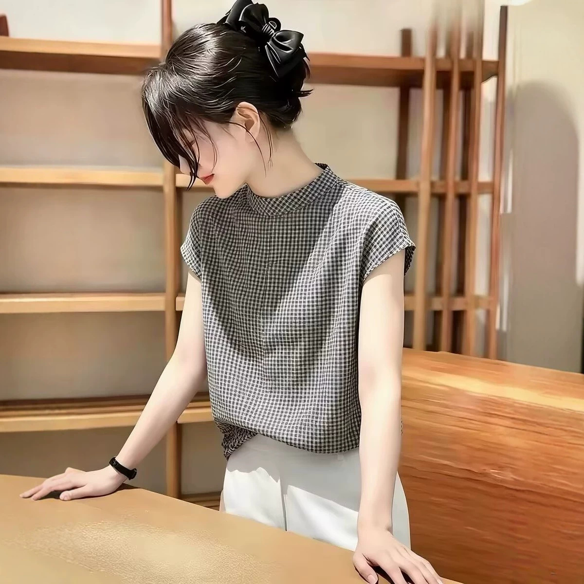 Áo thun nữ cổ tròn họa tiết kẻ caro phong cách casual — Trang chủ chi tiết 1