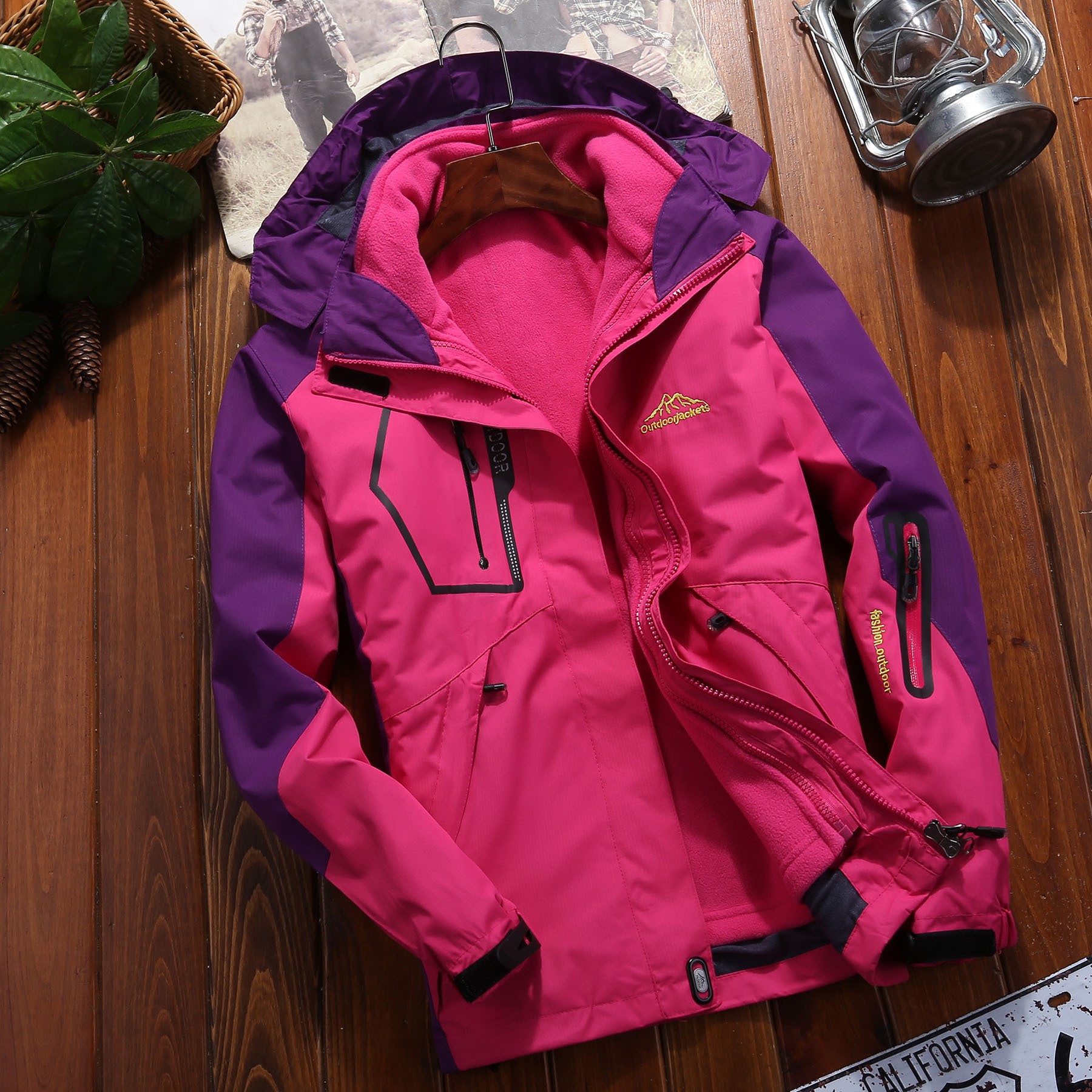 Al Aire Libre otoño e invierno marca de moda chaqueta hombres y mujeres tres en uno desmontable de dos piezas forro polar traje de Montañismo al por mayor