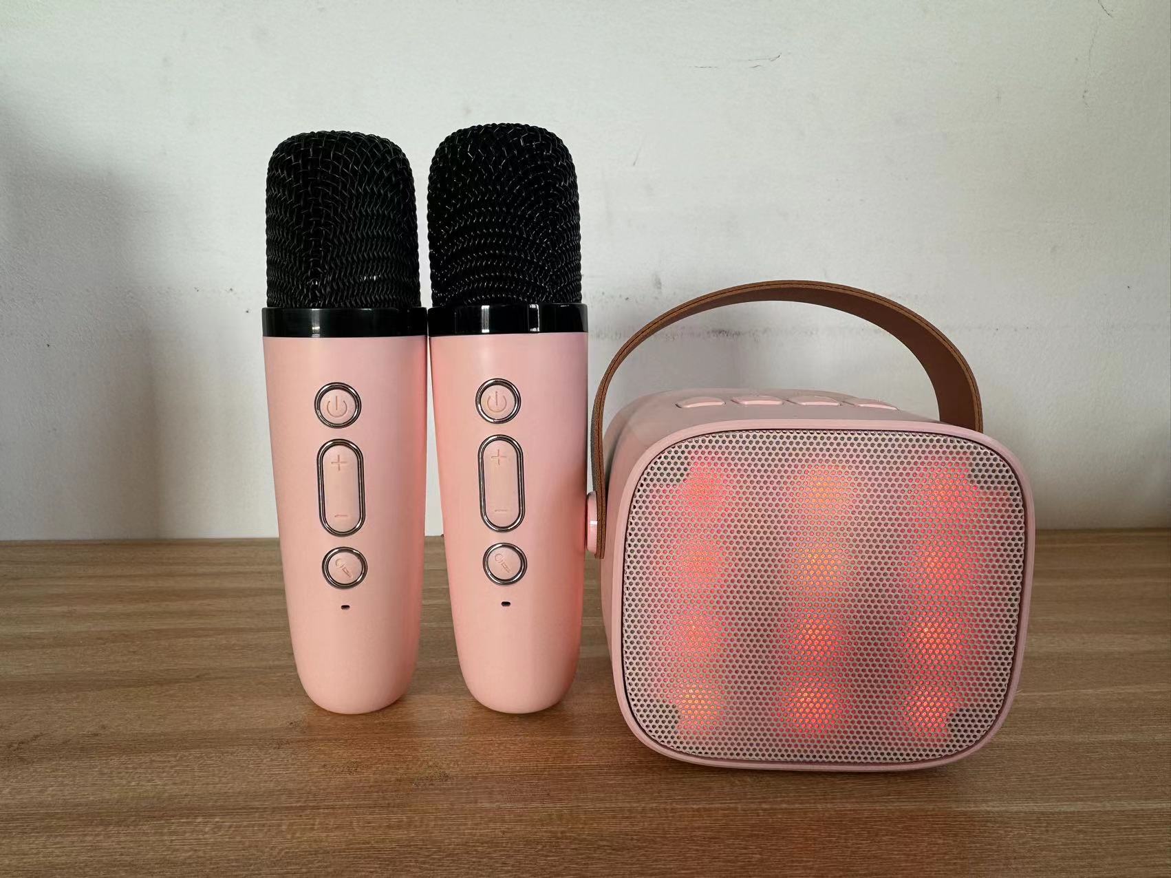 Audio inalámbrico portátil al aire libre de Bluetooth del karaoke del micrófono D20/K12/K13/K11/K16 mini con las luces coloreadas