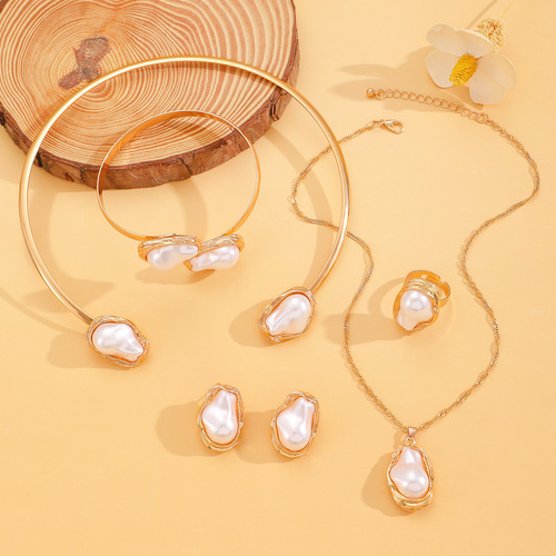 Euramerican INS-style alien baroque pearl choker, commuter-style minimalist metal open pendant necklace