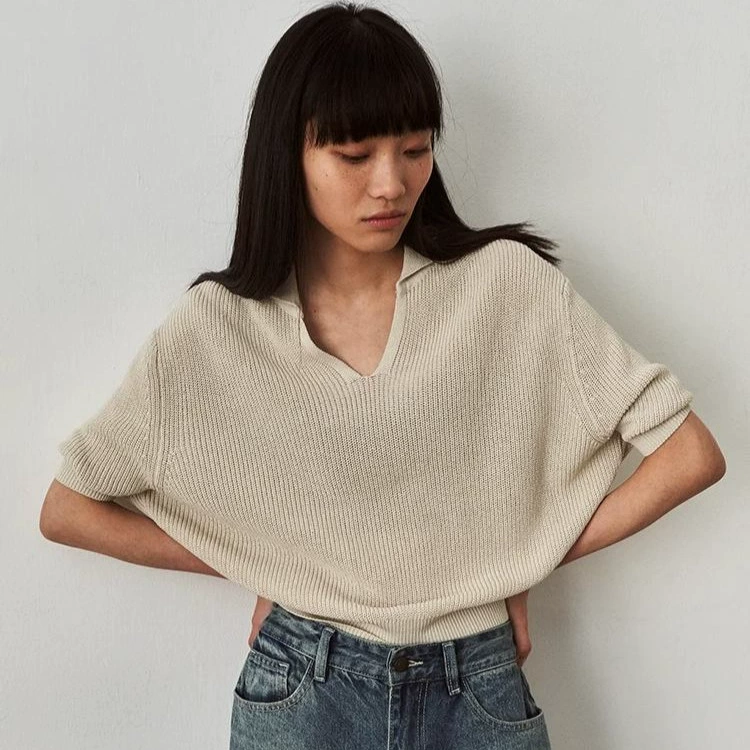 Ранняя весна с v-образным вырезом — легкий, прозрачный, расслабленный, освежающий, удобный и дышащий верх из японской бумажной пряжи.