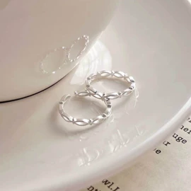 锁骨链;耳钉;手链