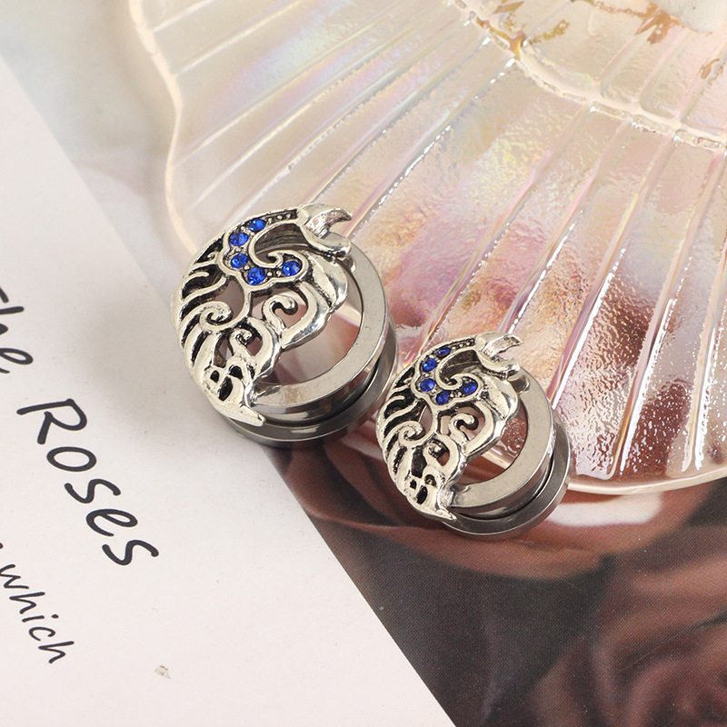 Pointed titanium steel lip stud product view