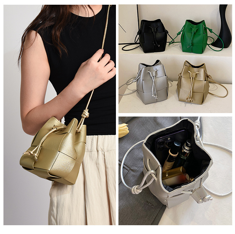 Internet famous handbag for women in 2024, high-end drawstring woven shoulder bag with large capacity, trendy and fashionable crossbody bucket bag_voghion.com