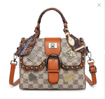 2023 Autunno / inverno Nuova sensazione di lusso Borsa Versatile Casual Grande capacità Borsa a tracolla diagonale con una spalla Borsa piccola quadrata con struttura rossa Internet_voghion.com