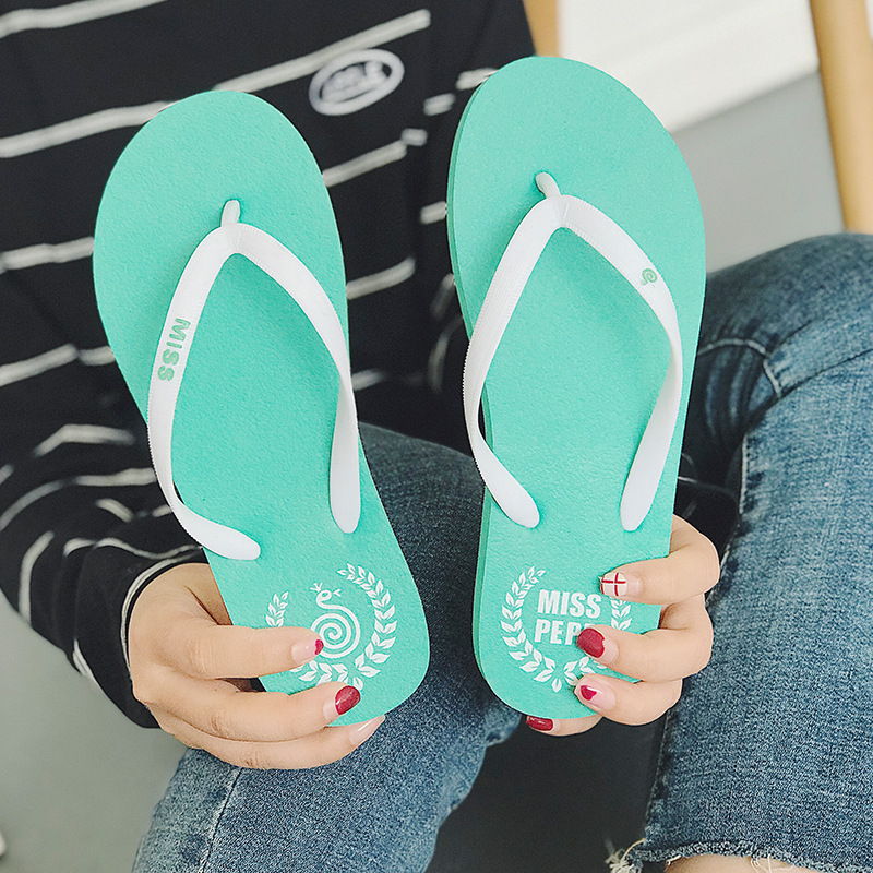 Hermosas zapatillas de verano de moda para mujeres nuevas zapatillas de baño antideslizante para estudiantes nuevas zapatillas de playa