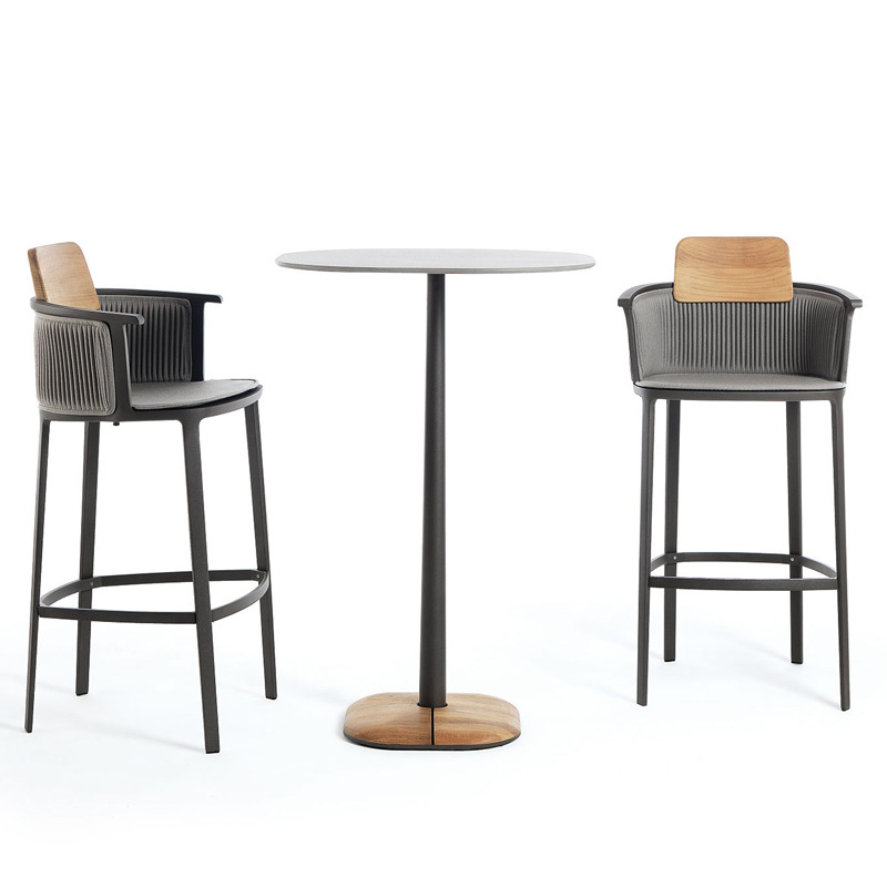 Una mesa, dos sillas (silla de bar)