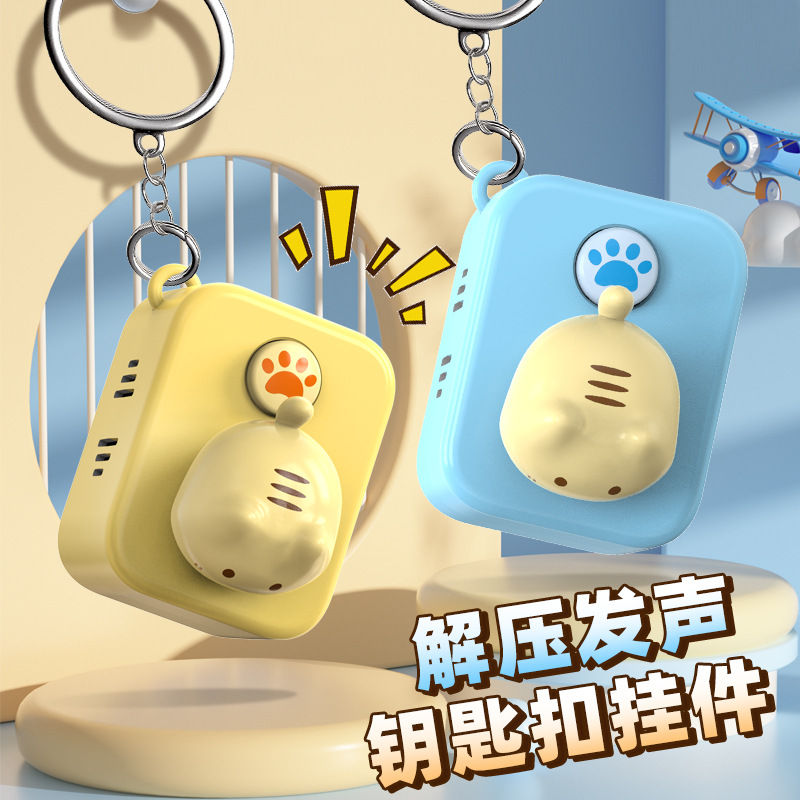 Nuevos productos transfronterizos descompresión creativo gatito enchufe botón con música llave colgante mini decoración de oficina juguetes pequeños