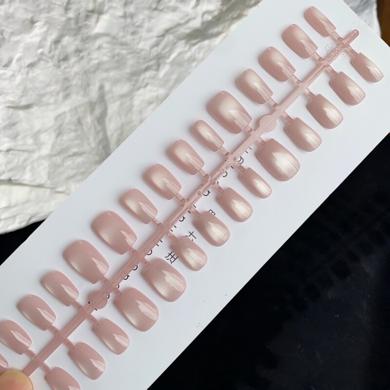 Nude Color, Simple and Elegant Cat-Eye Nail Art, Good-Looking and Stylish Wearable Nail Patches Nude Color, Simple and Elegant Cat-Eye Nail Art, Good-Looking and Stylish Wearable Nail Patches