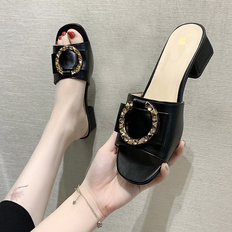 Outdoor de moda zapatillas de tacón grueso de cuero blando verano 2026 nuevo antideslizante una palabra ligera y cómoda sandalias casuales para mujeres