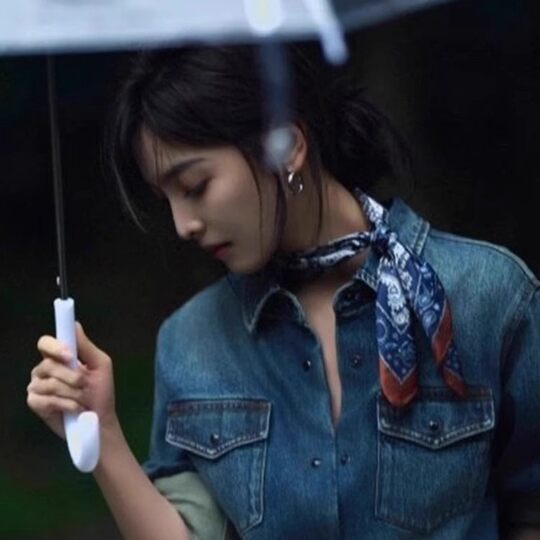 Zhang Ruonan Scarf Women's Spring and Summer 2025 New Fashion Retro Accessories Scarf Neck High-end Small Square Scarf