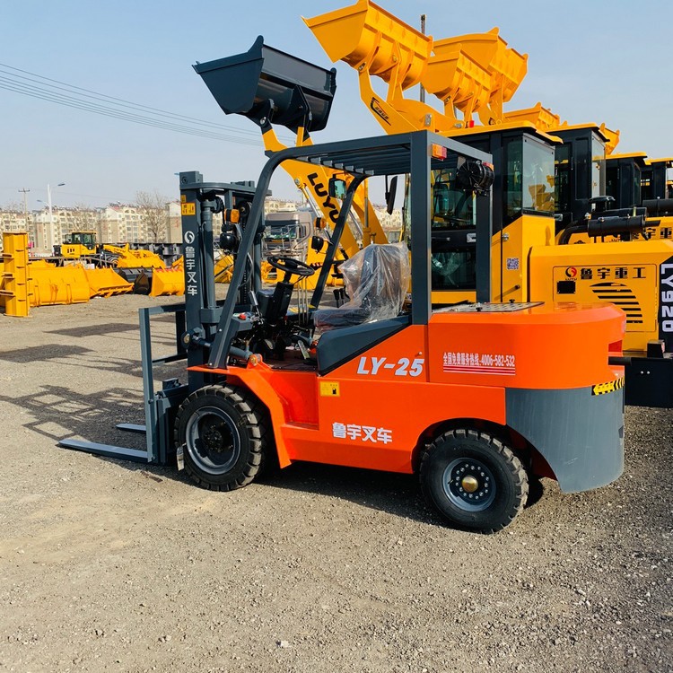 质优价廉鲁宇2.5吨叉车座驾式搬运柴油标准叉车