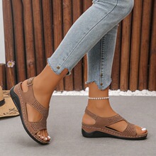 ����ֱ���ٴ���ЬŮ�⴩2026�ļ��¿�ŷ��ʱ������Ůʿ��Ь����ѷ