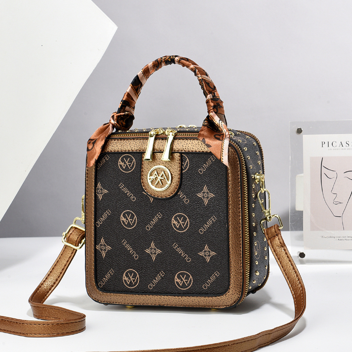 Nuevo bolso portátil Versión coreana de la textura de un solo hombro liso bolso diagonal moda femenina bolso de comercio exterior fabricante femenino 2025