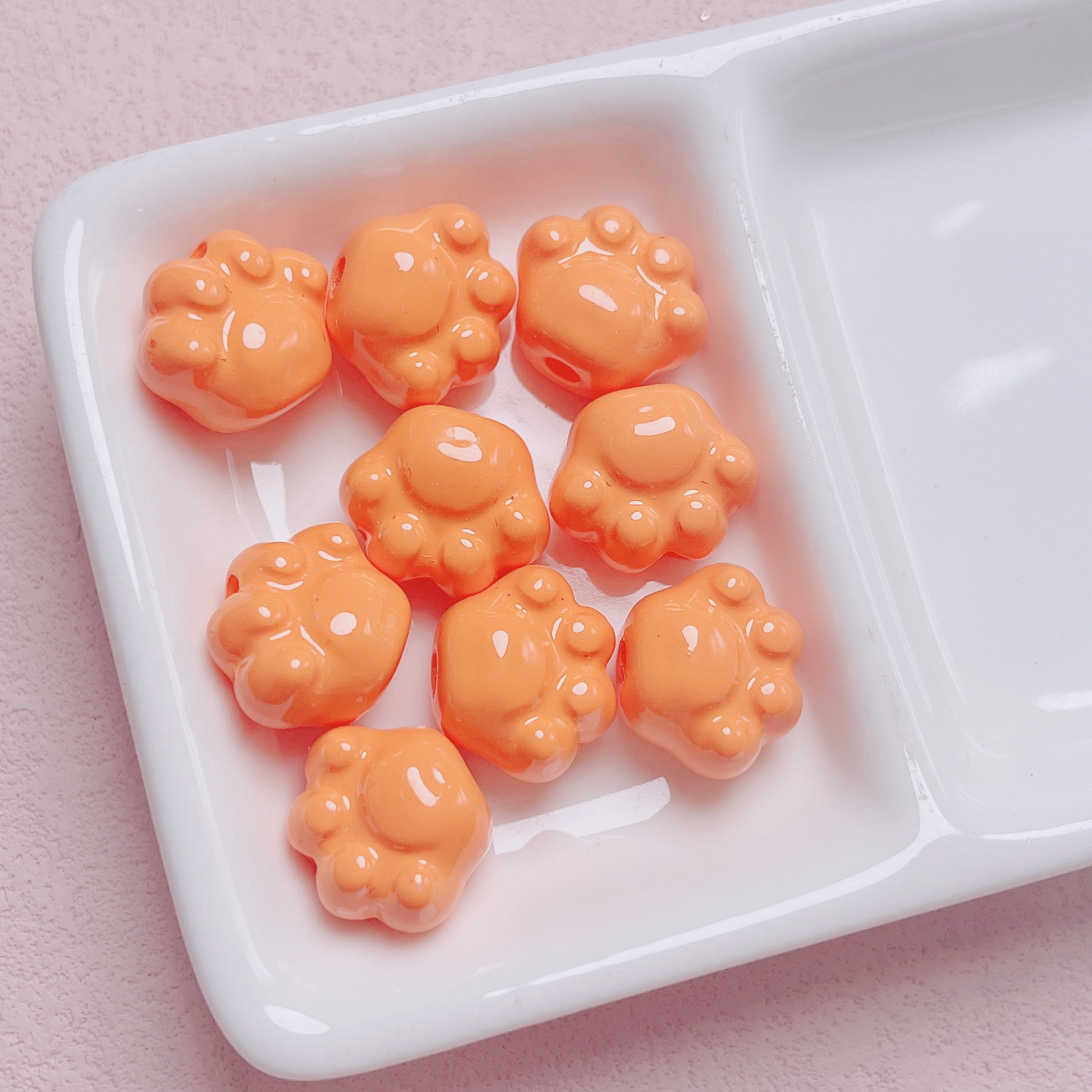 Acrílico lindo pintura garra de gato a través del agujero cuentas sueltas bricolaje hecho a mano cadena de teléfono móvil material de llavero accesorios de joyería