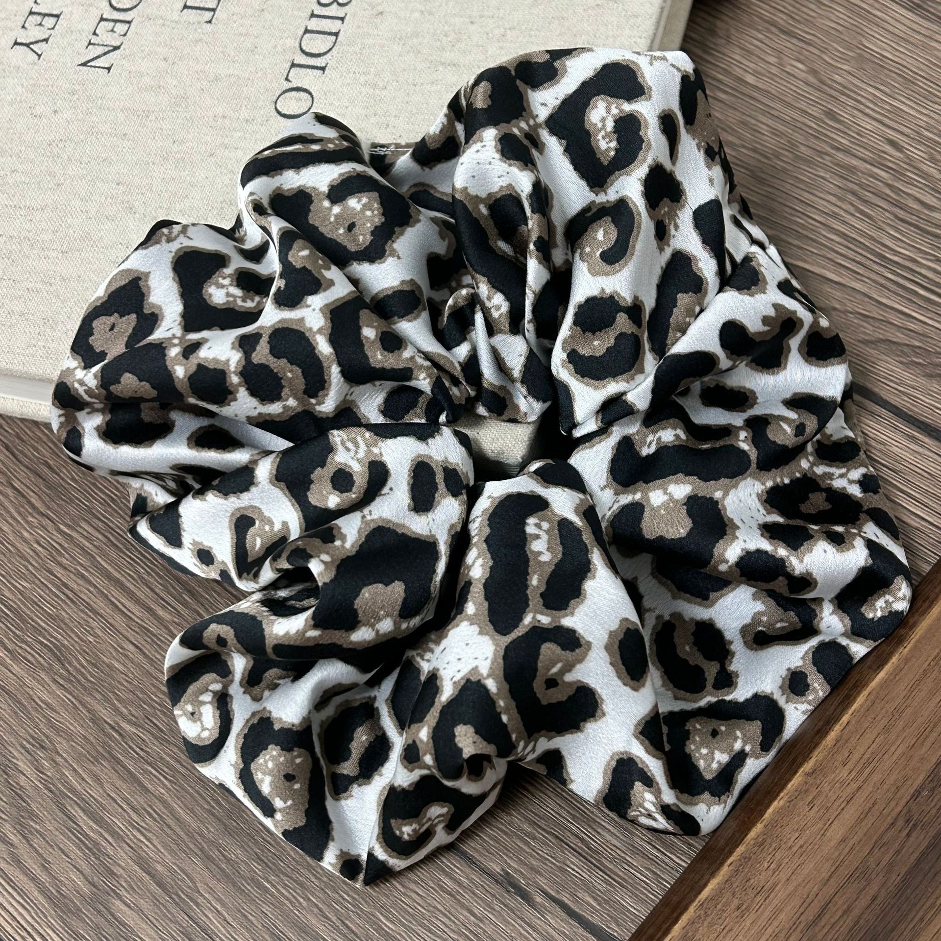 Cool Little Wild Cat Sexy Leopard Print Large Intestine Hair Band Rubber Band Women's Hair Tie High-End Ponytail Ancient Style Hair Accessories_voghion.com