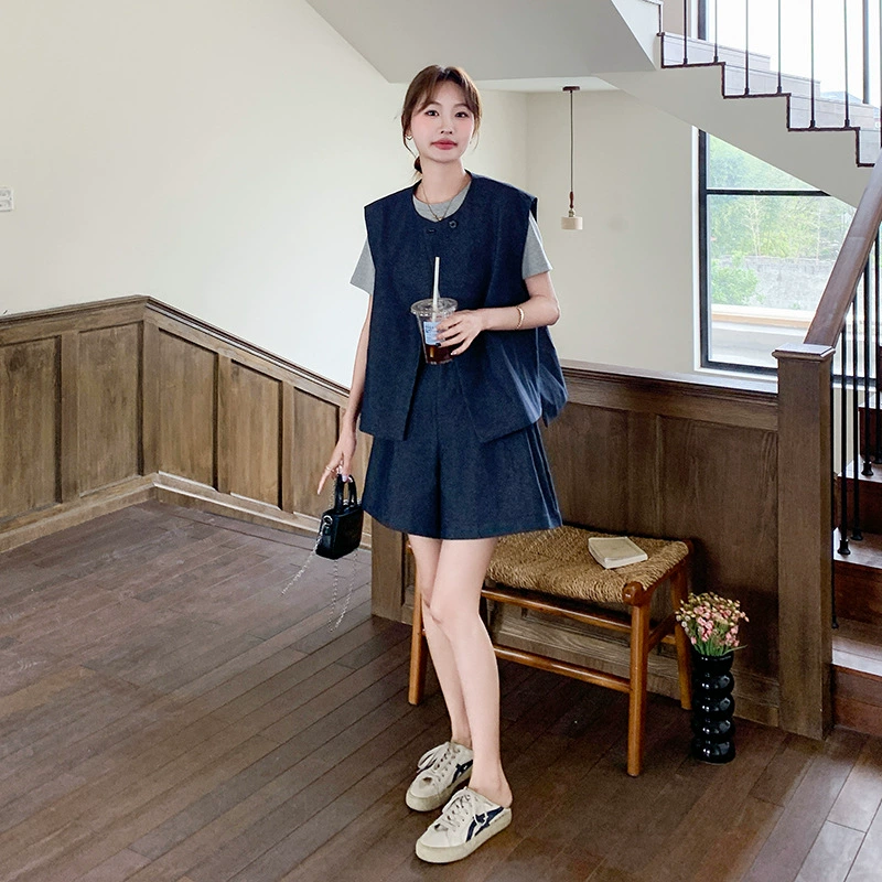 Тонкий джинсовый костюм темно-синего цвета для женщин, лето 2025, элегантная рабочая одежда, комплект из трех предметов: футболка, жилет, шорты