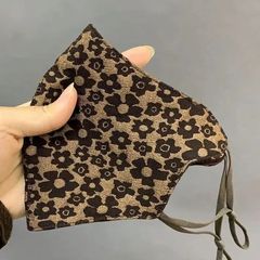 冬の新型の小さい花の立体のマスクは防風して保温して水洗いすることができます。