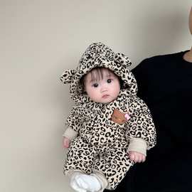 婴儿冬季衣服连体豹纹女宝宝冬装连体衣超萌加棉加厚保暖洋气哈衣
