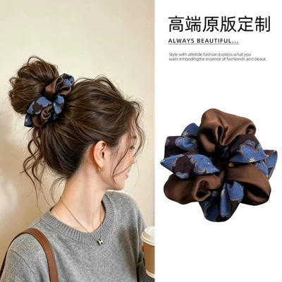 Scrunchie in Blue and Coffee Color: Saç üçün rezinlər