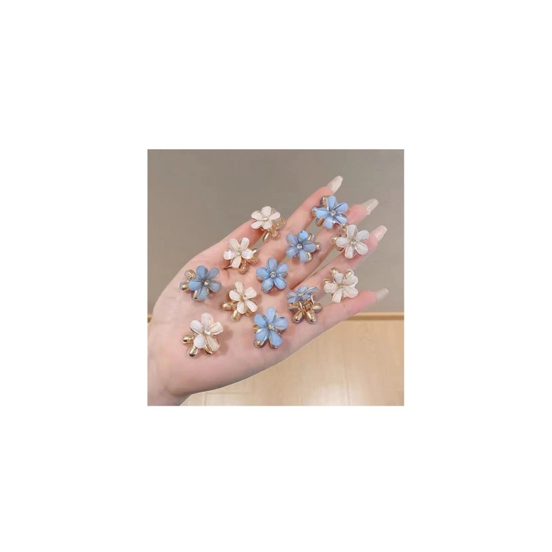 子供の水晶の花の小さいつかみの女の子のサイドは髪を挟みます。|undefined