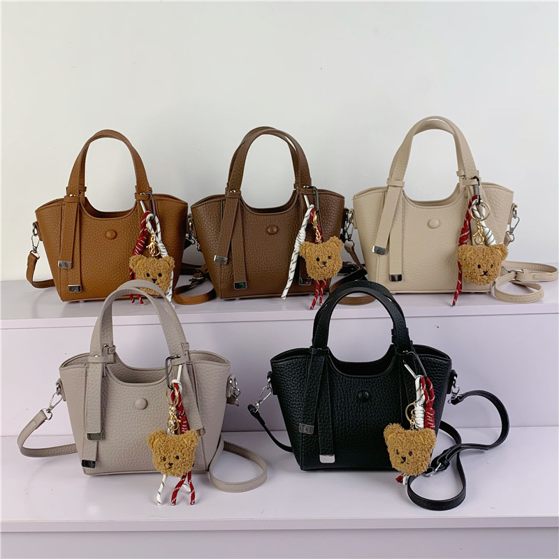 跨境热销2025新款高级感时尚小众手提女包简约水桶包斜挎包