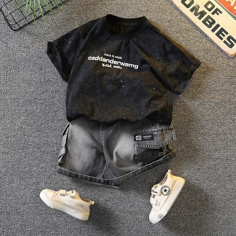 5384 Traje de verano para niños 2025 nueva ropa para niños fresco y guapo bebé estilo de verano de manga corta a rayas de la calle frita