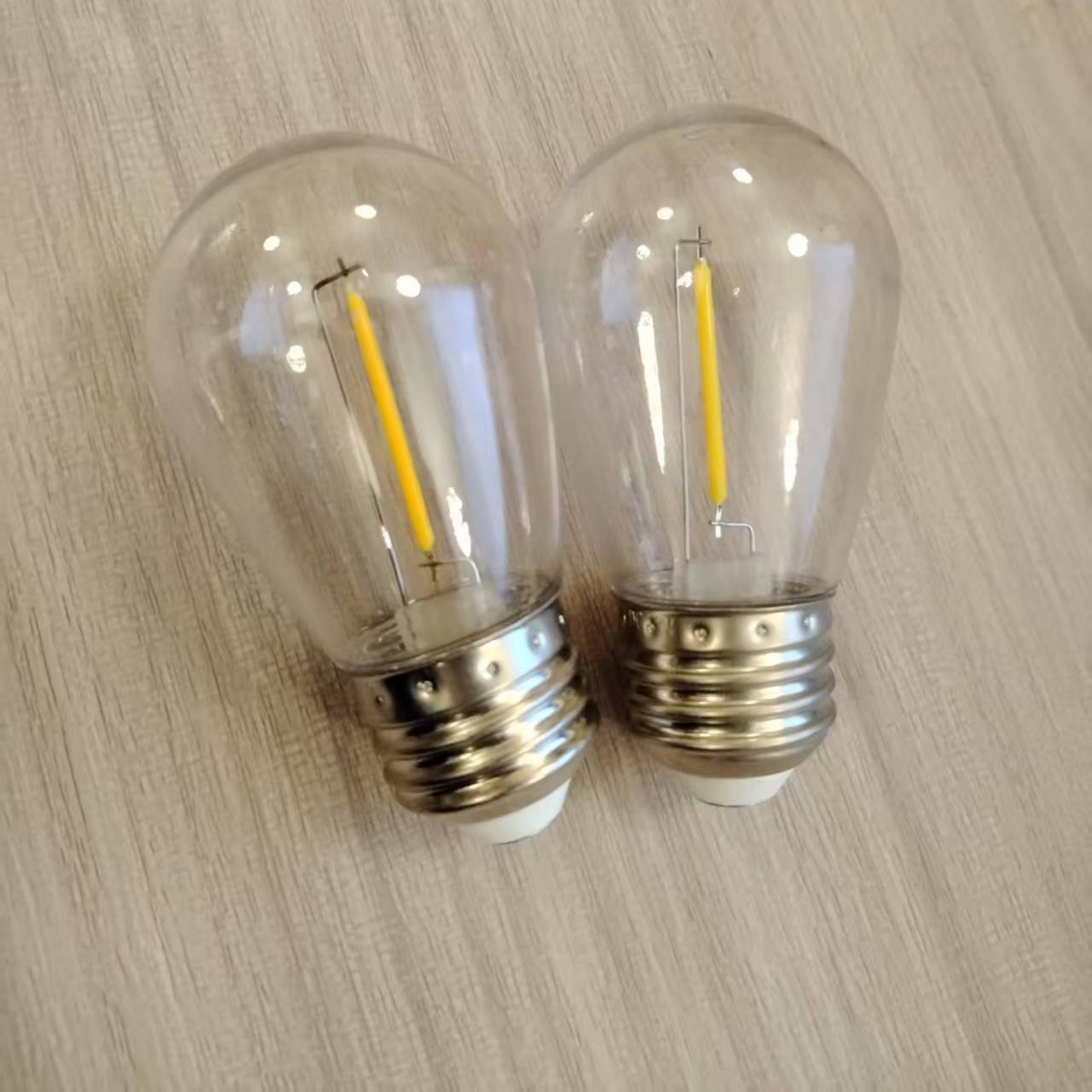 Foco LED Filamento Transparente de Silicona Impermeable IP44 para Patio y Jardín