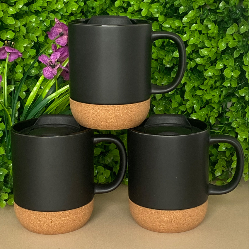 Procesamiento personalizado de tazas y jarras de cerámica con base de corcho multicolor para exportación, se pueden usar como regalos creativos para comercio electrónico transfronterizo con personalización de logotipo.