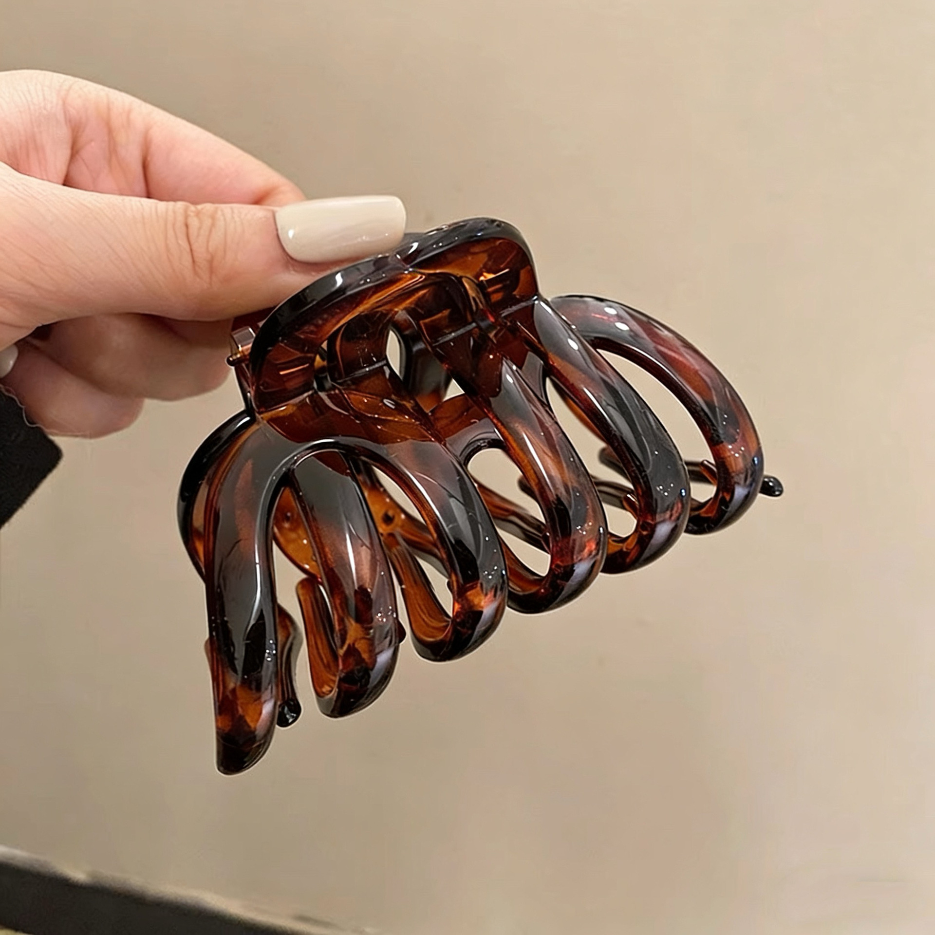 Glossy tortoiseshell pumpkin