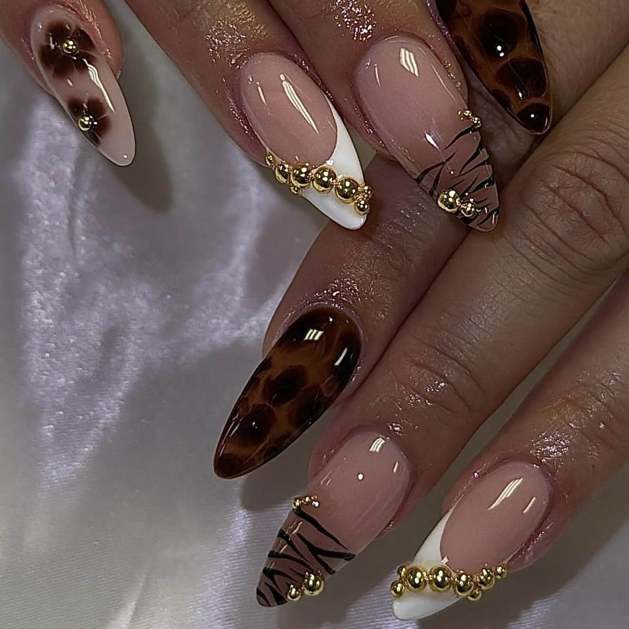 Autumn and Winter Export Water Drop Nails Wearable French Leopard Print Gold Beads Small Flowers Whitening Fake Nails Removable 24 Pieces