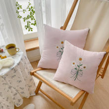 水洗棉刺绣抱枕被子两用客厅沙发靠垫小清新办公室午睡空调被雏菊