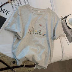 灰色の半袖insT tシャツの女性の夏の新型の韓国版のゆったりとしたカジュアルな洋風の清新なプリントの綿の質のスポーツシャツの上着