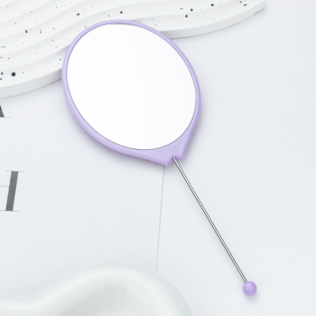 Espejo de mano al por mayor espejo de maquillaje HD multicolor bricolaje ovalado con mango espejo portátil portátil de una cara