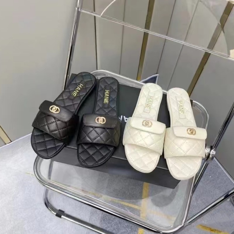 2025 verano nuevo estilo temperamento de cuero pequeño fragancia rombo hebilla de metal fondo plano con sandalias casuales de punta abierta mujer