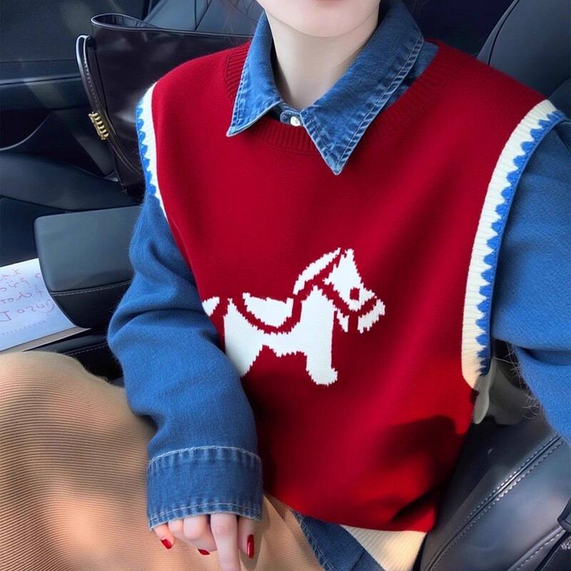 Red Jacquard Outerwear Layered Knit Vest for Women, Perfect for Christmas Outfits in the Fall and Winter of 2026