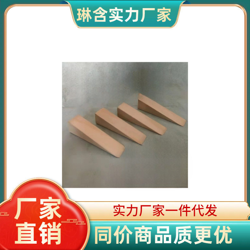 三角木のくさびの木の先の木のくさびの滑りのレールは木の栓のパッドのドアと窓のalcの壁の板を抵抗して木のブロックをインストールします。|undefined