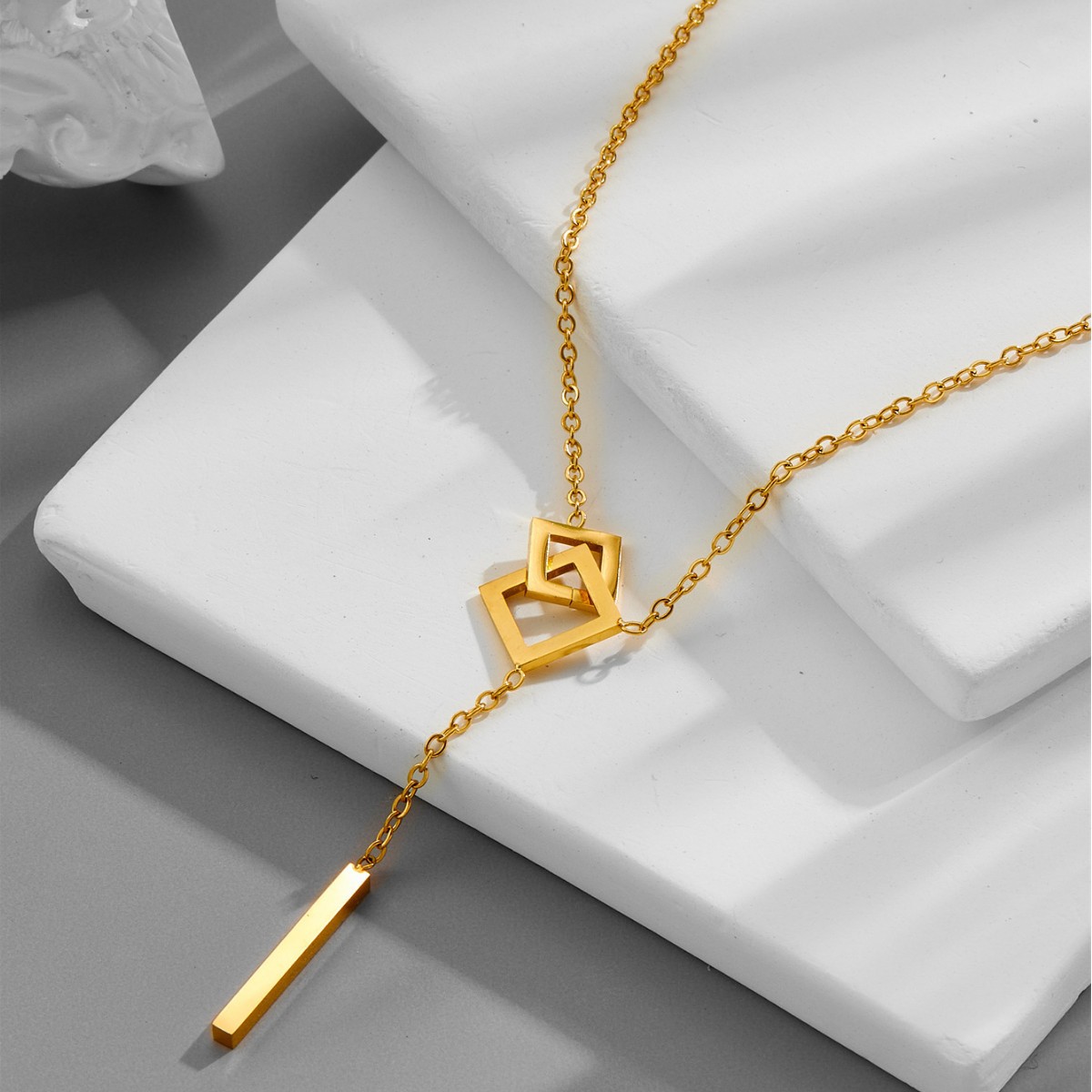 Collier léger et luxueux en acier titane pour femme, style européen et américain, tendance coréenne simple et élégante._voghion.com