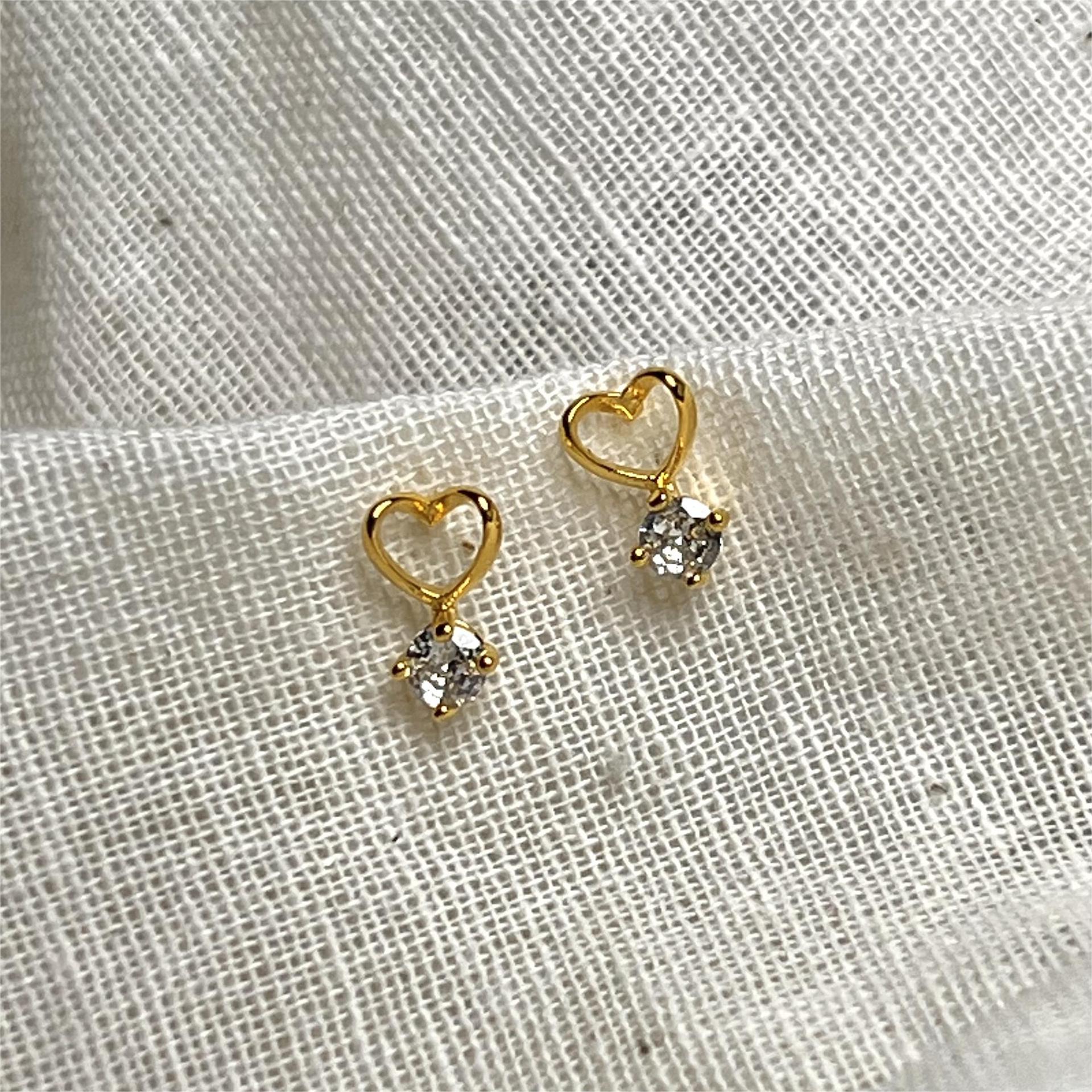 1 Pair Quantity 1 Pair 925 Sterling Silver Zircon Heart Shape Ear Studs